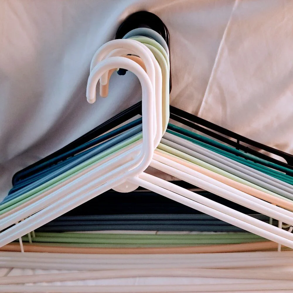 Lot of 20 Multicolor Full-Sized Plastic Hangers